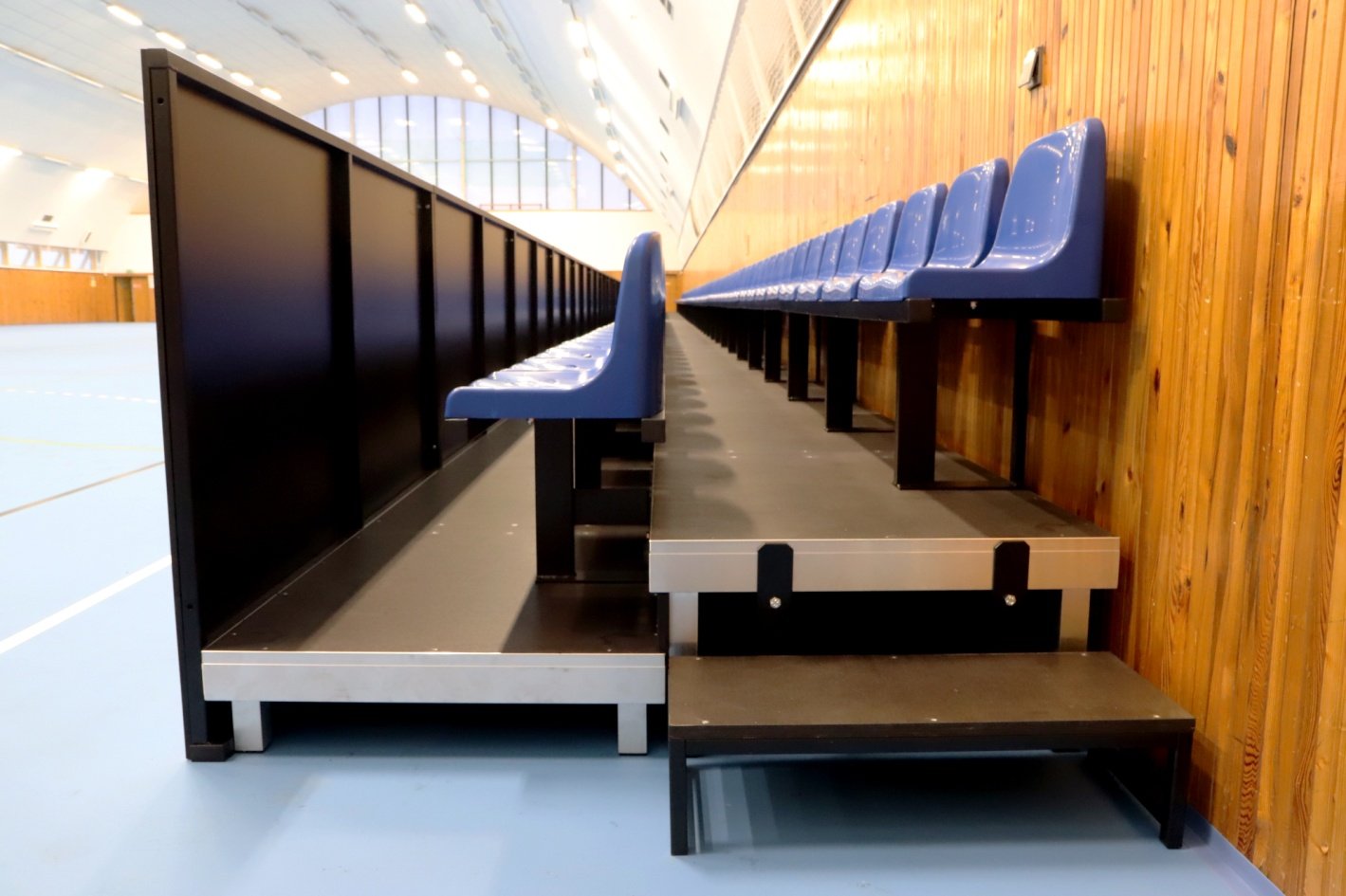 Sportovní hala - oslava neschopnosti jejího majitele.