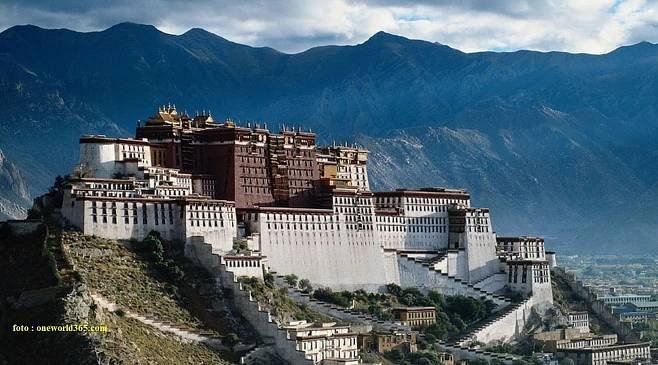 Tibetská vlajka na veselské radnici
