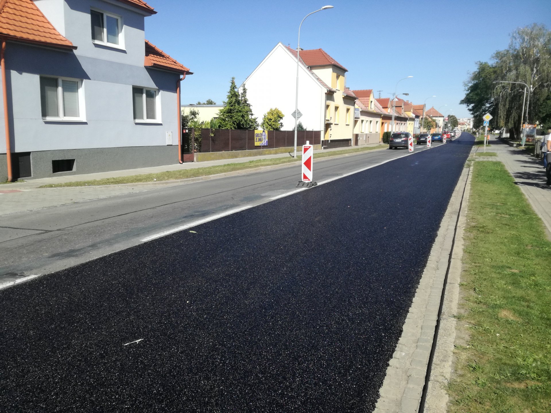 Silnice opravena, výtluky opět zůstaly