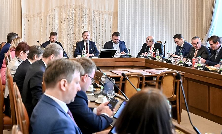 Bezohledná pravicová vláda Petra Fialy